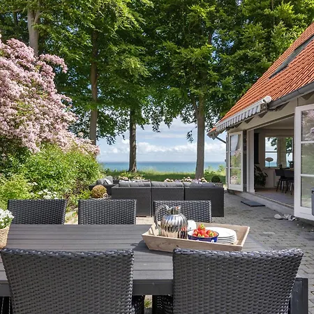Gorgeous In With Kitchen Holiday home *